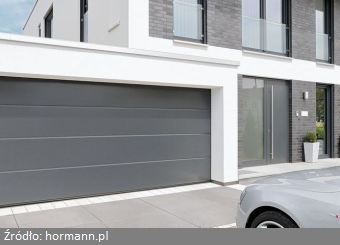 Brama garażowa rozwierana wymaga dużo miejsca przed garażem. Jaka jest średnia cena bramy garażowej – czyli ile kosztuje brama garażowa. Porównujemy często wybierane produkty – brama garażowa uchylna i brama garażowa segmentowa.