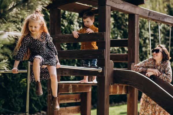 pomysły na ogrodowy domek dla dzieci