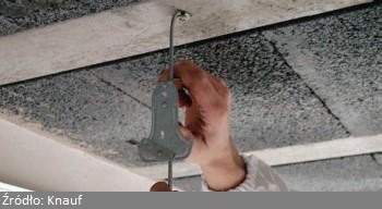 Należy także wiedzieć czym mocować płyty do profili aby były przytwierdzone stabilnie. W tym celu należy zakupić odpowiednie wkręty do płyt gipsowych przeznaczone do zabudowy sufitowej.