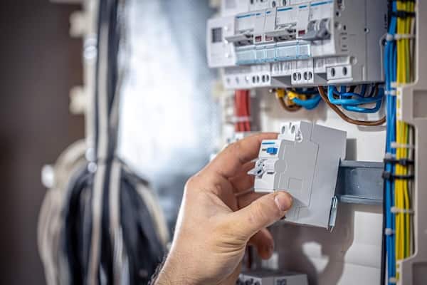 Przerobienie instalacji elektrycznej w domu i mieszkaniu