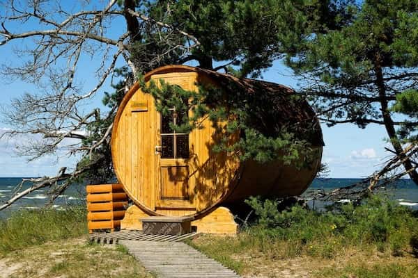 Sauna na wymiar - jak zaprojektować luksusowy kącik relaksu we własnym ogrodzie