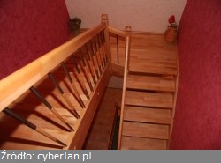 Ważne także czy wybrać schody betonowe czy drewniane. Doradzamy jakie schody wewnętrze zastosować i co będzie korzystniejsze cenowo – schody zabiegowe czy spocznikowe.
