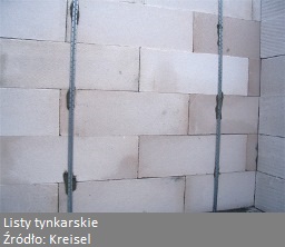 Tynkowanie ścian wewnętrznych budynku to trudne zadanie i wymagane jest odpowiednie przygotowanie ścian do tynkowania, czyli gruntowanie ścian. Pytanie zatem jak tynkować ściany działowe, czyli ściany wewnętrzne. 
